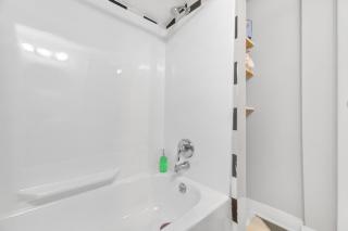 Little Italy Group Stay 4 TV's Pet Friendly - 7