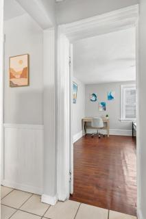 Little Italy Group Stay 4 TV's Pet Friendly - 3