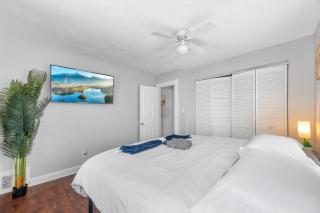 Little Italy Group Stay 4 TV's Pet Friendly - 5