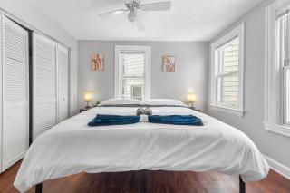 Little Italy Group Stay 4 TV's Pet Friendly - 0