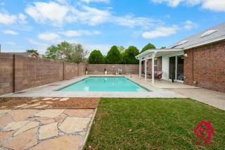 Poolside Haven on Montano An Irvie Home - 3