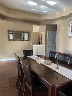 3300 SqFt - Modern and Comfort - 3 BDRM Getaway - Relax - Unwind - Explore - Near Toronto Pearson Airport & Toronto Downtown - 4