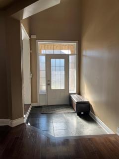 3300 SqFt - Modern and Comfort - 3 BDRM Getaway - Relax - Unwind - Explore - Near Toronto Pearson Airport & Toronto Downtown - 9