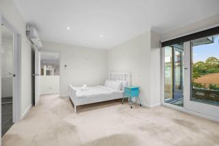 Stylish 4BR Home in the Centro of Glen Waverley - 7