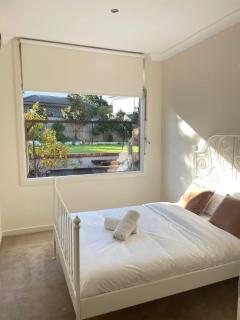 Stylish 4BR Home in the Centro of Glen Waverley - 3