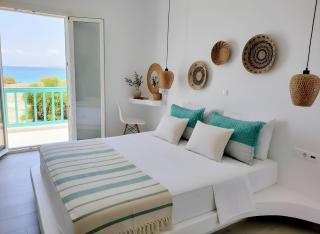 Beachfront Private Suites at Kalais - Stunning Sea & Sunset Views, Bus Stop Outside, Easy Naxos Town Access, Free Beach Chairs - 8