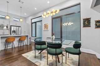 Stylish Luxe Stay by Memorial Park, Near Downtown - 7