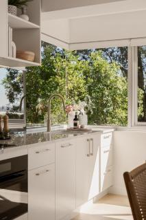 Noosa's Best View, Nature Setting, Stroll to Beach - 3