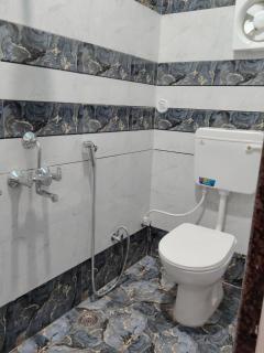 Krishna rooms & dormitory nearby ghats & kaal Bhairav temple - 7