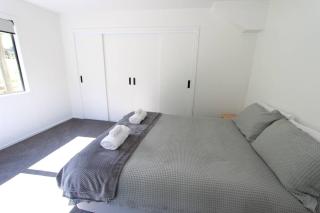 Modern Tata Beach Escape - Spacious New Retreat - Tata Beach - 1