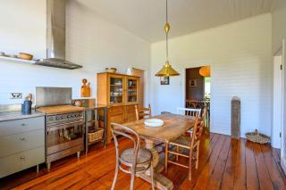 Hinterland Retreat l Fire Pit Scenic Views l Nova Escapes - 1