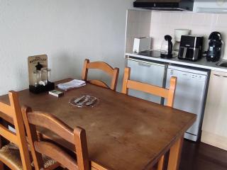 Appartement cosy avec piscine privée et parking à Super-Besse - FR-1-814-163 - 3