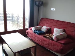 Appartement cosy avec piscine privée et parking à Super-Besse - FR-1-814-163 - 1