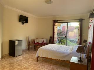 Habitación amplia y cómoda con baño privado-Zona Norte, Santa Cruz - 0