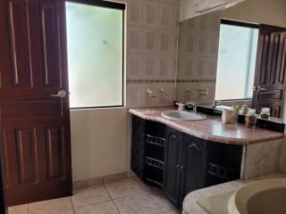 Habitación amplia y cómoda con baño privado-Zona Norte, Santa Cruz - 2