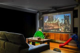 Family-Friendly 2BR Home Near Eastland n BBQ & Toys - 0