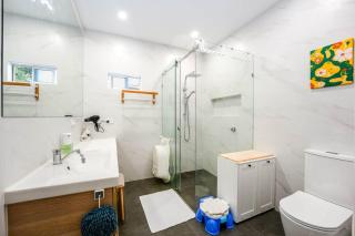 Family-Friendly 2BR Home Near Eastland n BBQ & Toys - 4