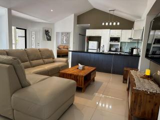 Rest & Relax at The Secret Garden Getaway - 8