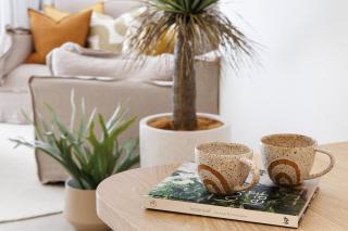 Lush Little Cove, Steps to Hastings St, Main Beach - 9