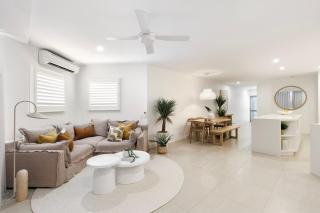 Lush Little Cove, Steps to Hastings St, Main Beach - 6