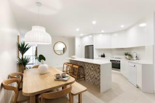 Lush Little Cove, Steps to Hastings St, Main Beach - 0