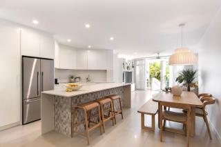 Lush Little Cove, Steps to Hastings St, Main Beach - 6