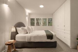 Coastal Inspired Beach Vibe, Stroll to Hastings St - 9