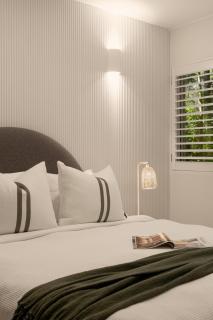 Coastal Inspired Beach Vibe, Stroll to Hastings St - 8