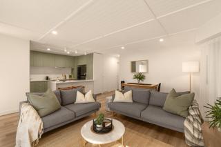 Coastal Inspired Beach Vibe, Stroll to Hastings St - 6