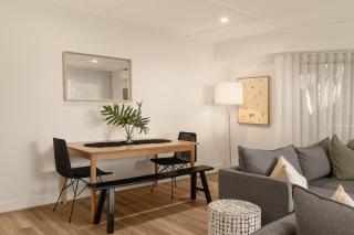 Coastal Inspired Beach Vibe, Stroll to Hastings St - 2