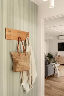 Coastal Inspired Beach Vibe, Stroll to Hastings St - 6