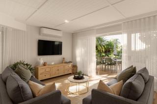 Coastal Inspired Beach Vibe, Stroll to Hastings St - 4