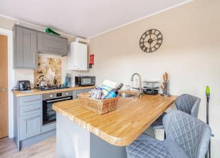 Woodland Lakes Boutique Lodges - 9