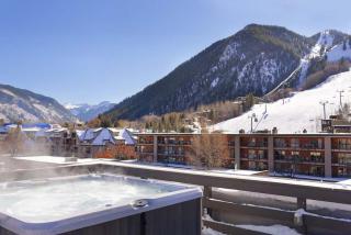 Center of Aspen Studio with AC Sundeck & Hot-Tub - 2