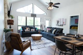 The Good Earth Boathouse - Cedar Creek - 2