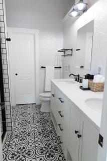 The Good Earth Boathouse - Cedar Creek - 1