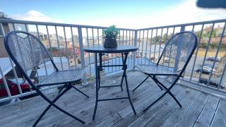 Quiet Central Dunedin Apartment & covered parking - 2