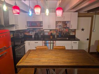 Entire ADU with hottub - 2