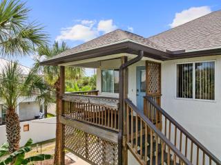 Just Beachy l Steps to Beach l Walk to Restaurants - 5