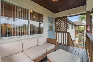 Just Beachy l Steps to Beach l Walk to Restaurants - 4