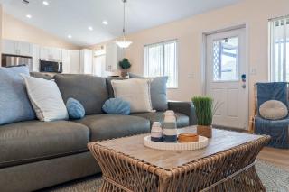 Just Beachy l Steps to Beach l Walk to Restaurants - 0