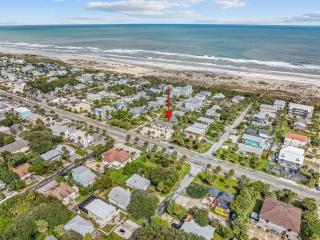 Just Beachy l Steps to Beach l Walk to Restaurants - 9