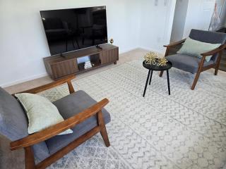 Cozy 2BR - Near Airport & City - 8