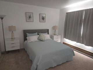 Cozy 2BR - Near Airport & City - 6