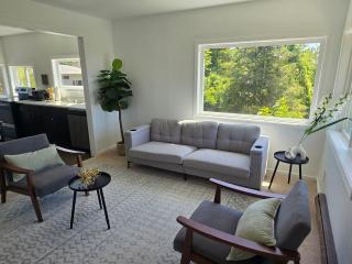 Cozy 2BR - Near Airport & City - 9