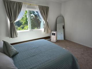 Cozy 2BR - Near Airport & City - 5