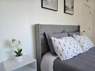 Cozy 2BR - Near Airport & City - 2