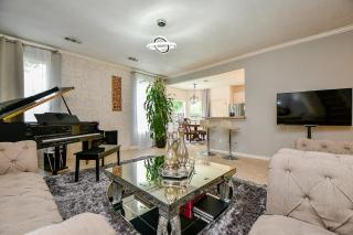 5 Bedrooms with Pool - 0