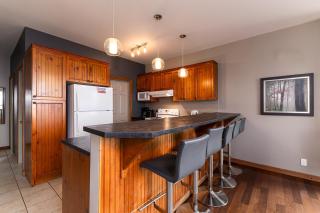 Condo 120B: Spacious, Spa, River Views - 2