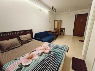 Cozy studio with Dolby Sounds Hiranandani Estate - 1